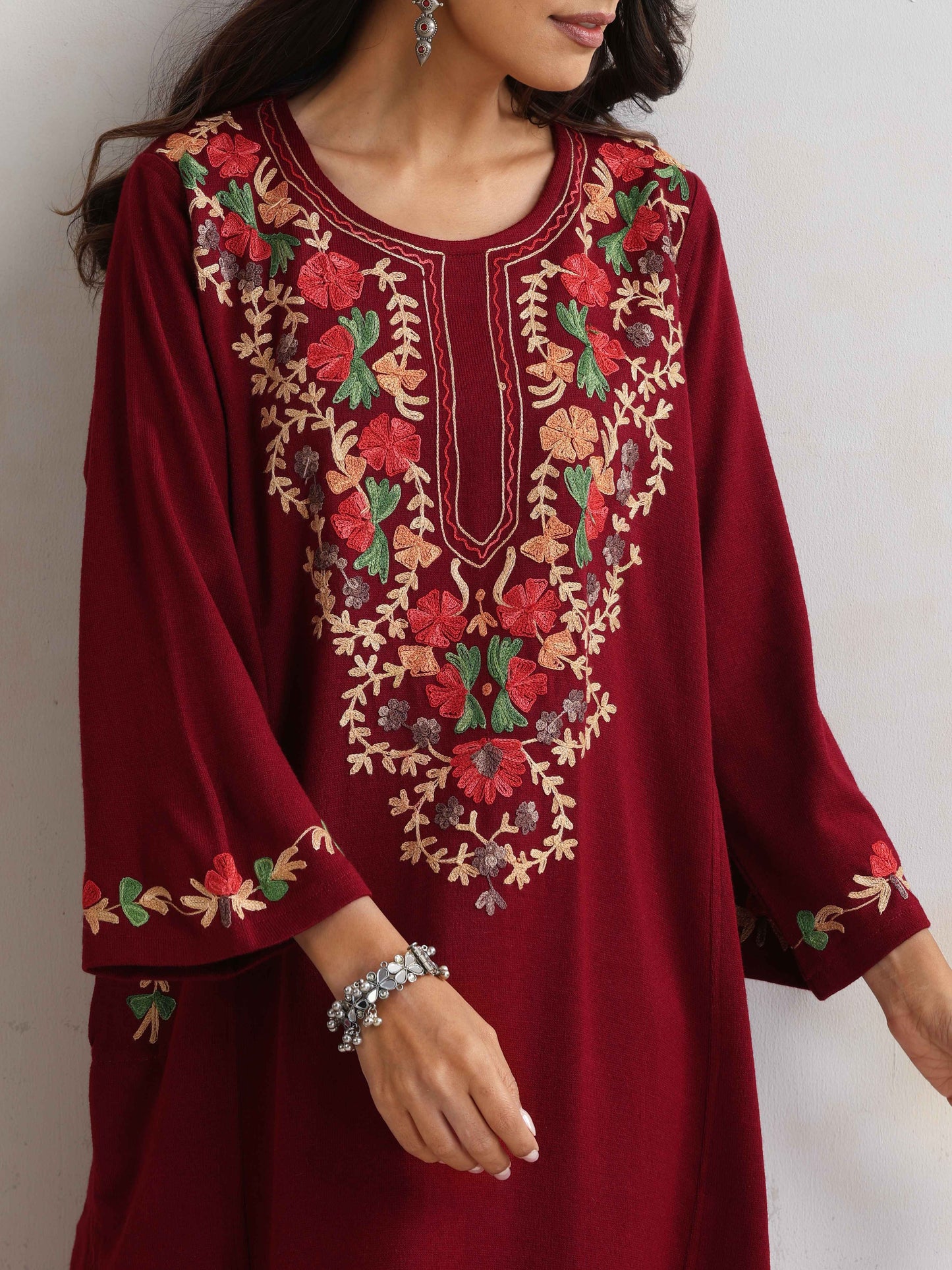 trueBrowns Maroon Kashmiri Embroidered Woollen Phiran Kurta