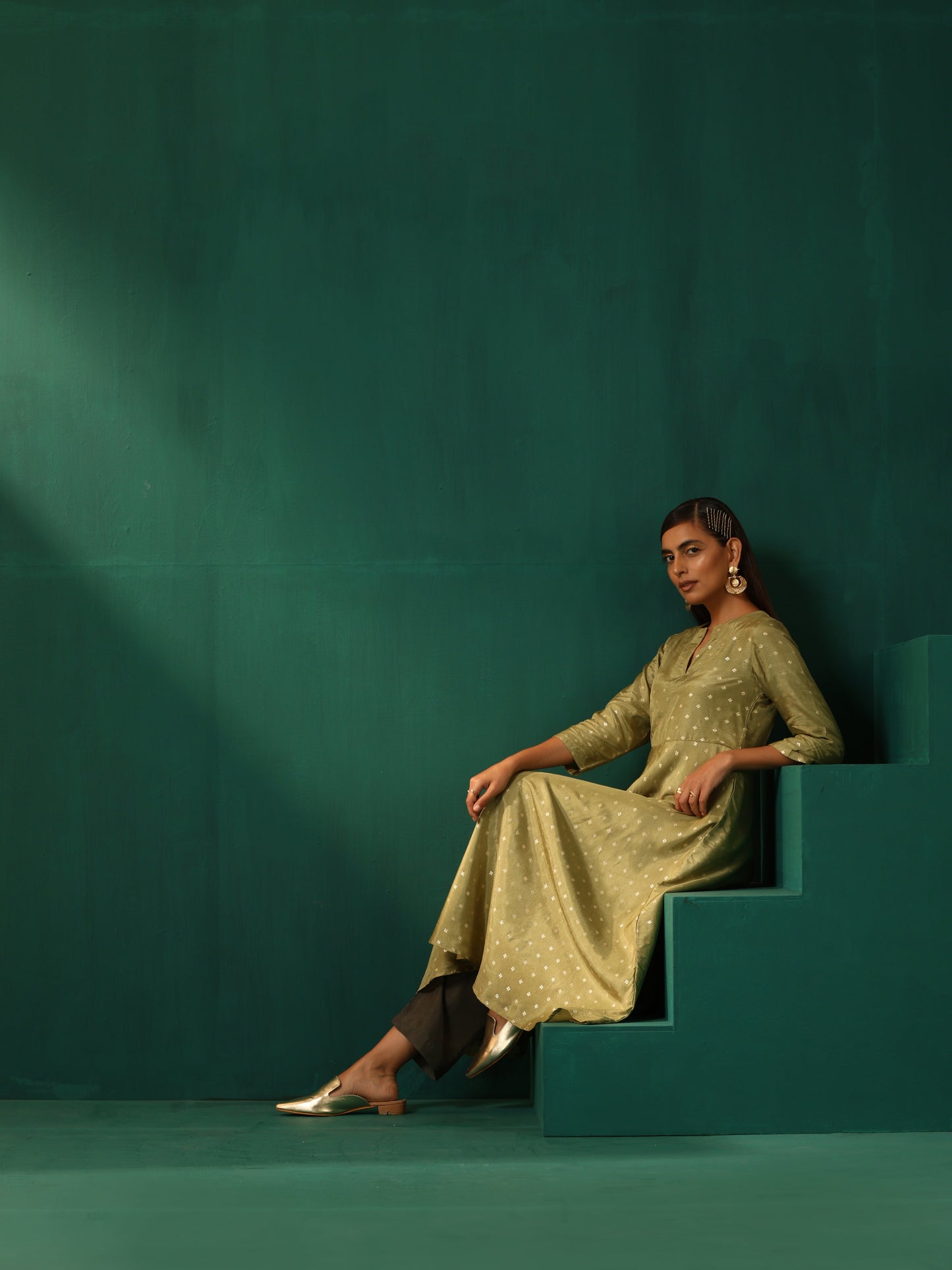 trueBrowns Green Square Viscose Silk Flared Kurta Pant Set