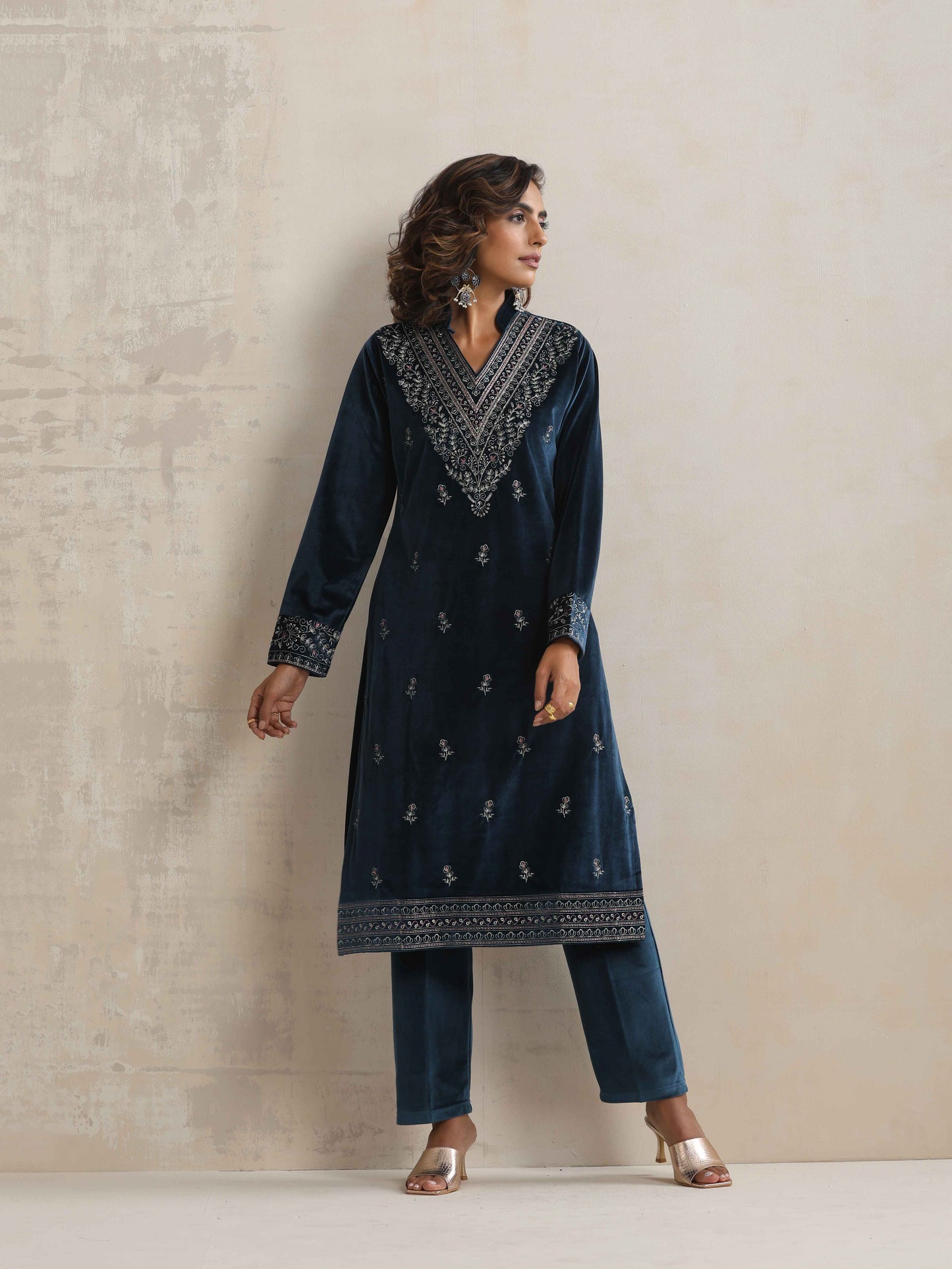 trueBrowns Blue Velvet Embroidered Kurta Pant Dupatta Set