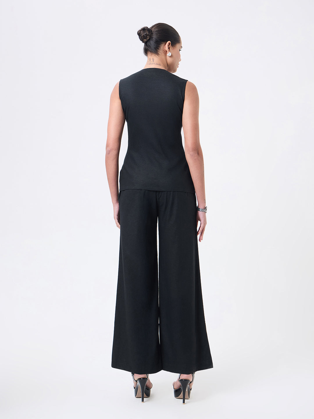 Women Classic Black Sleeveless Co-ords