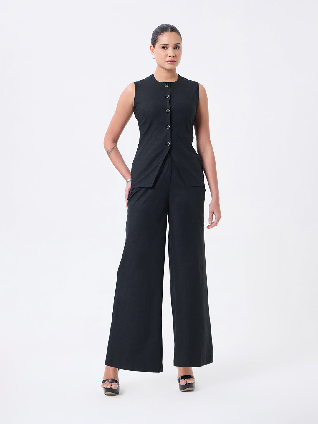 Women Classic Black Sleeveless Co-ords