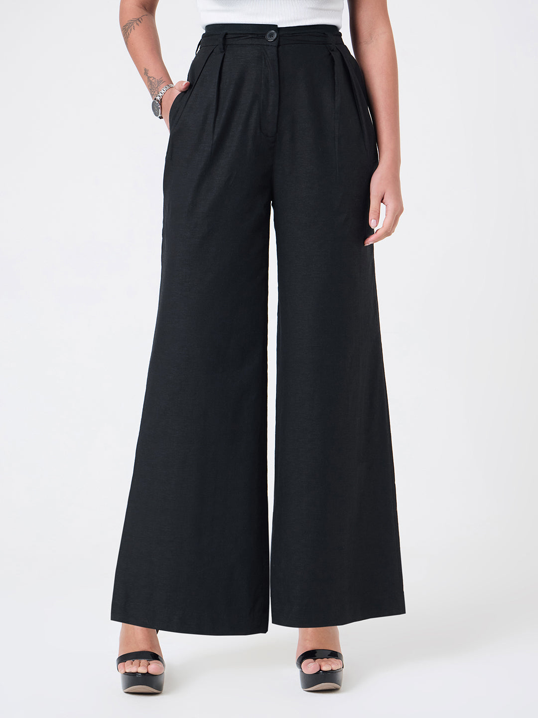 Women Classic Black Sleeveless Co-ords