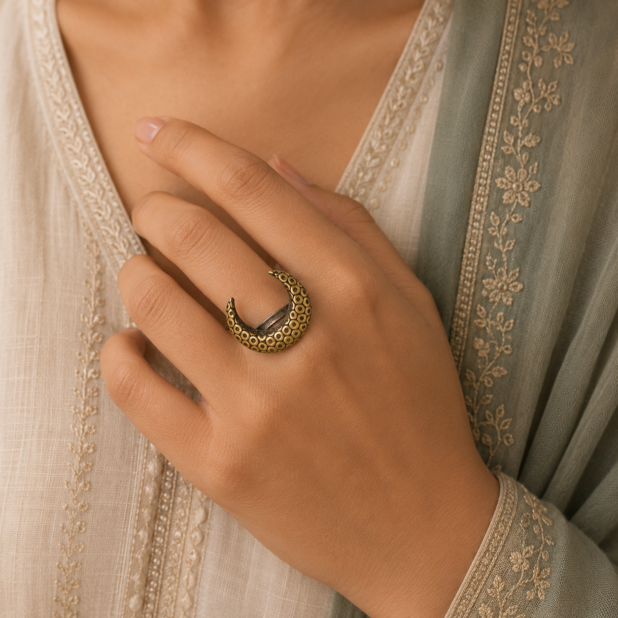 Aura Silver Look Alike Oxidized Ring