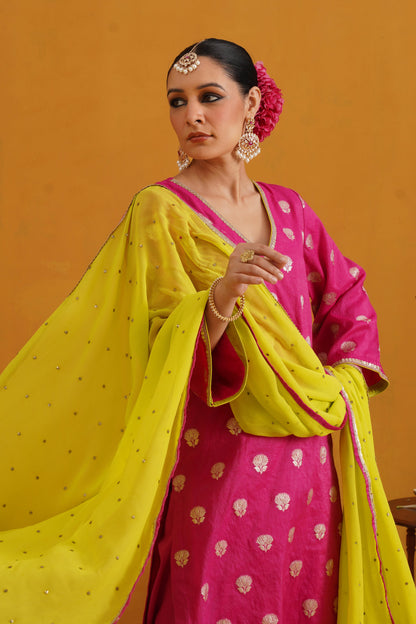 Murraya Pink Lotus Banarasi Kurta Set of 3 with Farsi pants