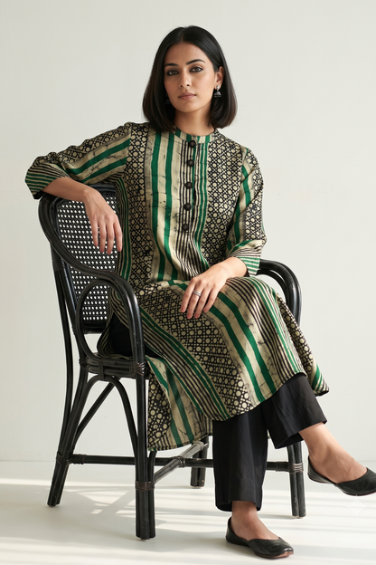 Dark Botanical Batik Geometric Stand Collar Kurta with Round Hemline Mc