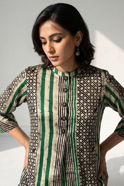 Dark Botanical Batik Geometric Stand Collar Kurta with Round Hemline Mc