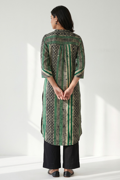 Dark Botanical Batik Geometric Stand Collar Kurta with Round Hemline Mc