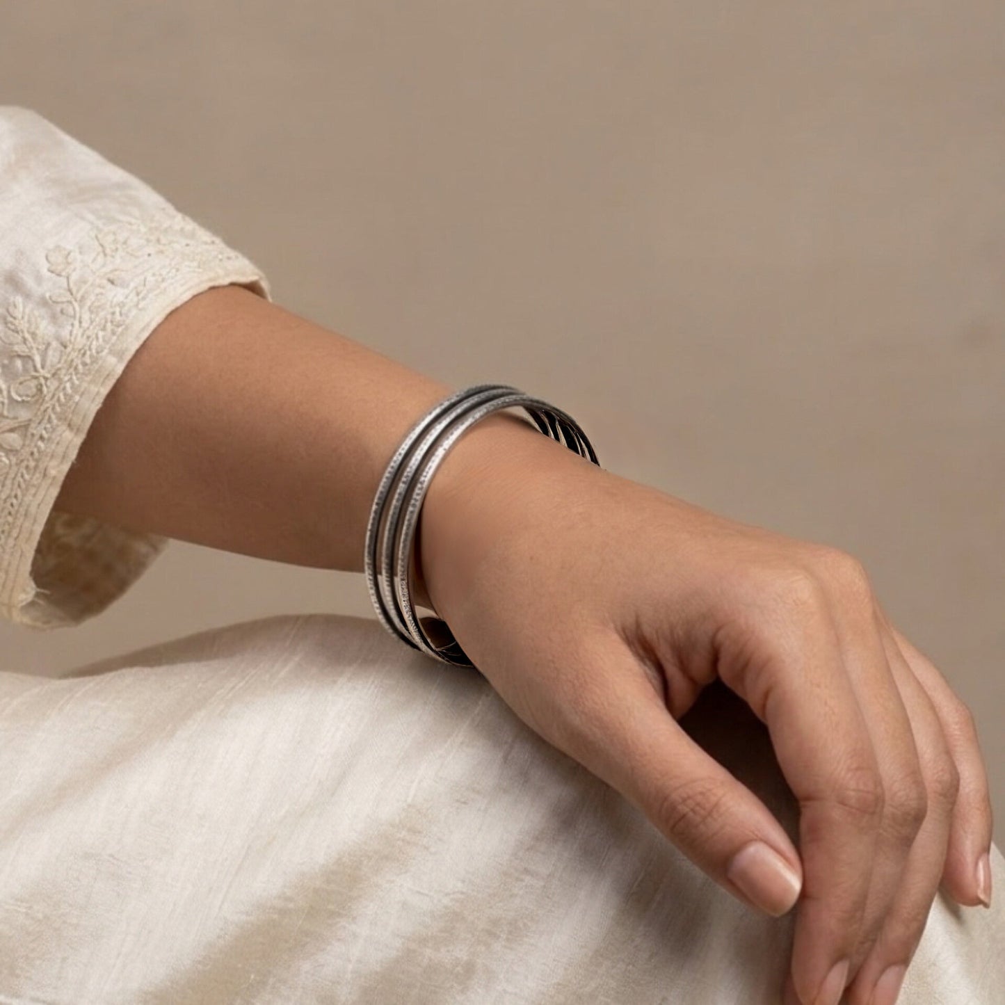 Curved Silver Look Alike Oxidised Kada