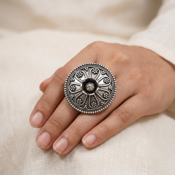 Tiara Silver Look Alike Oxidized Ring