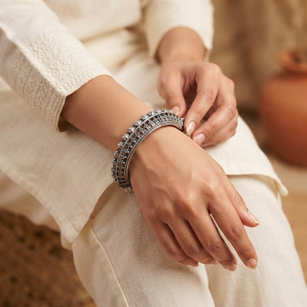 Mahira Silver Look Alike Oxidized Kada
