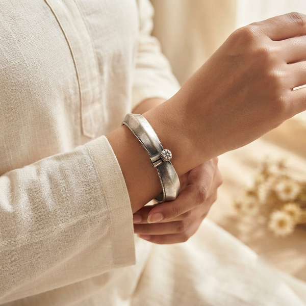 Feya Silver Look Alike Oxidized Kada