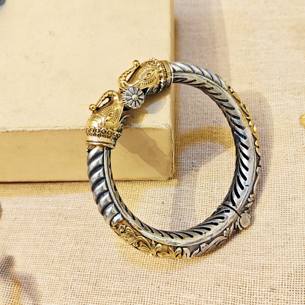 Niora Silver Look Alike Dual Tone Kada