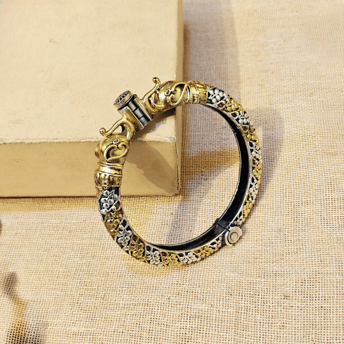 Teyra Silver Look Alike Dual Tone Kada