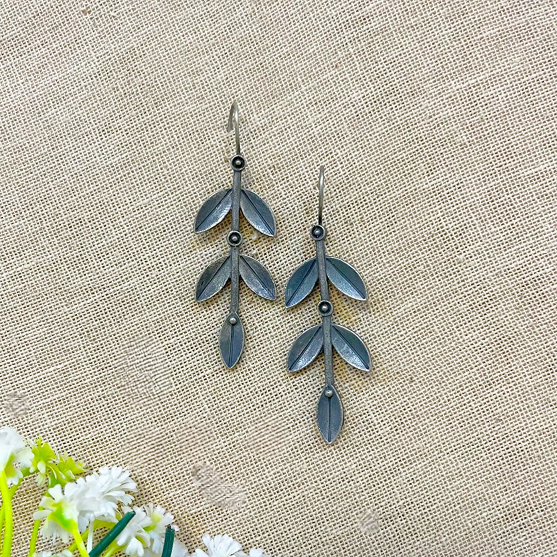 Leaf dangle earrings