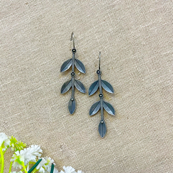 Leaf dangle earrings