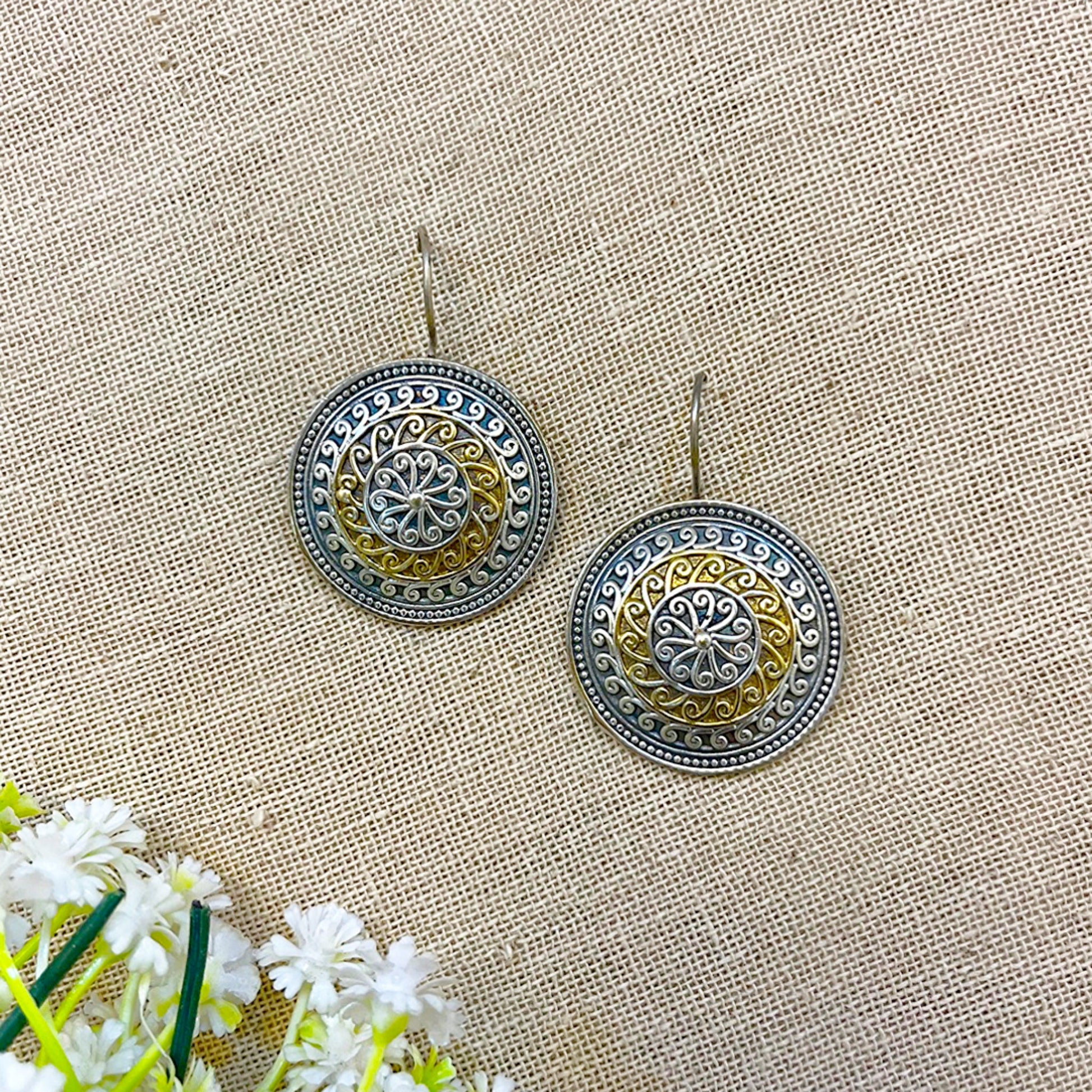 Dual Tone Dangler