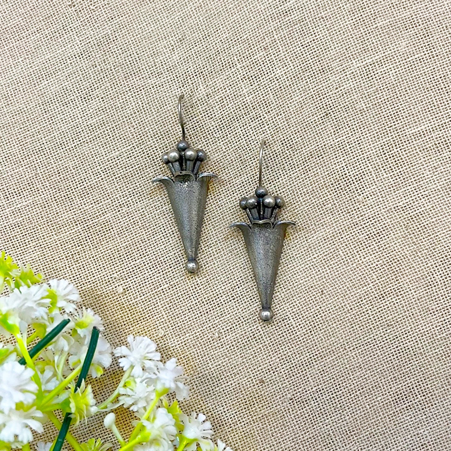 “Kuh” Silver Look Alike Oxidised Dangler