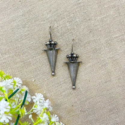 “Kuh” Silver Look Alike Oxidised Dangler