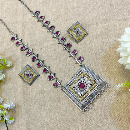 Dual tone square pendant necklace set