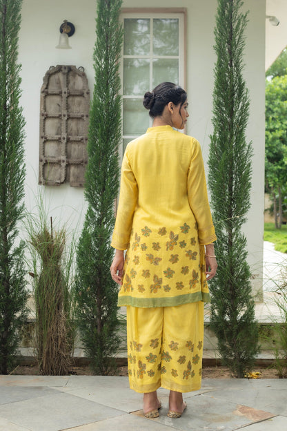 ANU KESAR MUSLIN KURTA SET