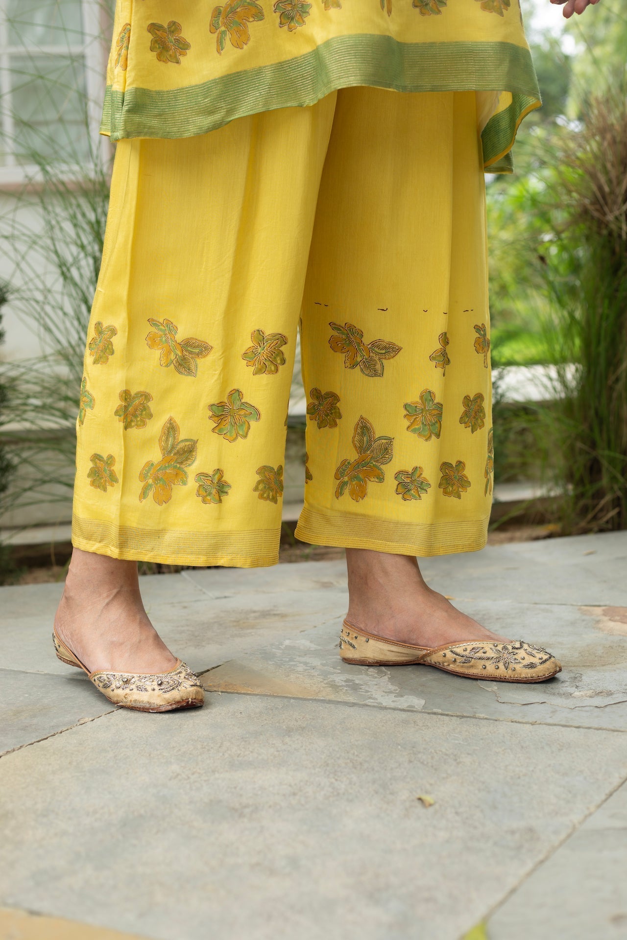 ANU KESAR MUSLIN KURTA SET
