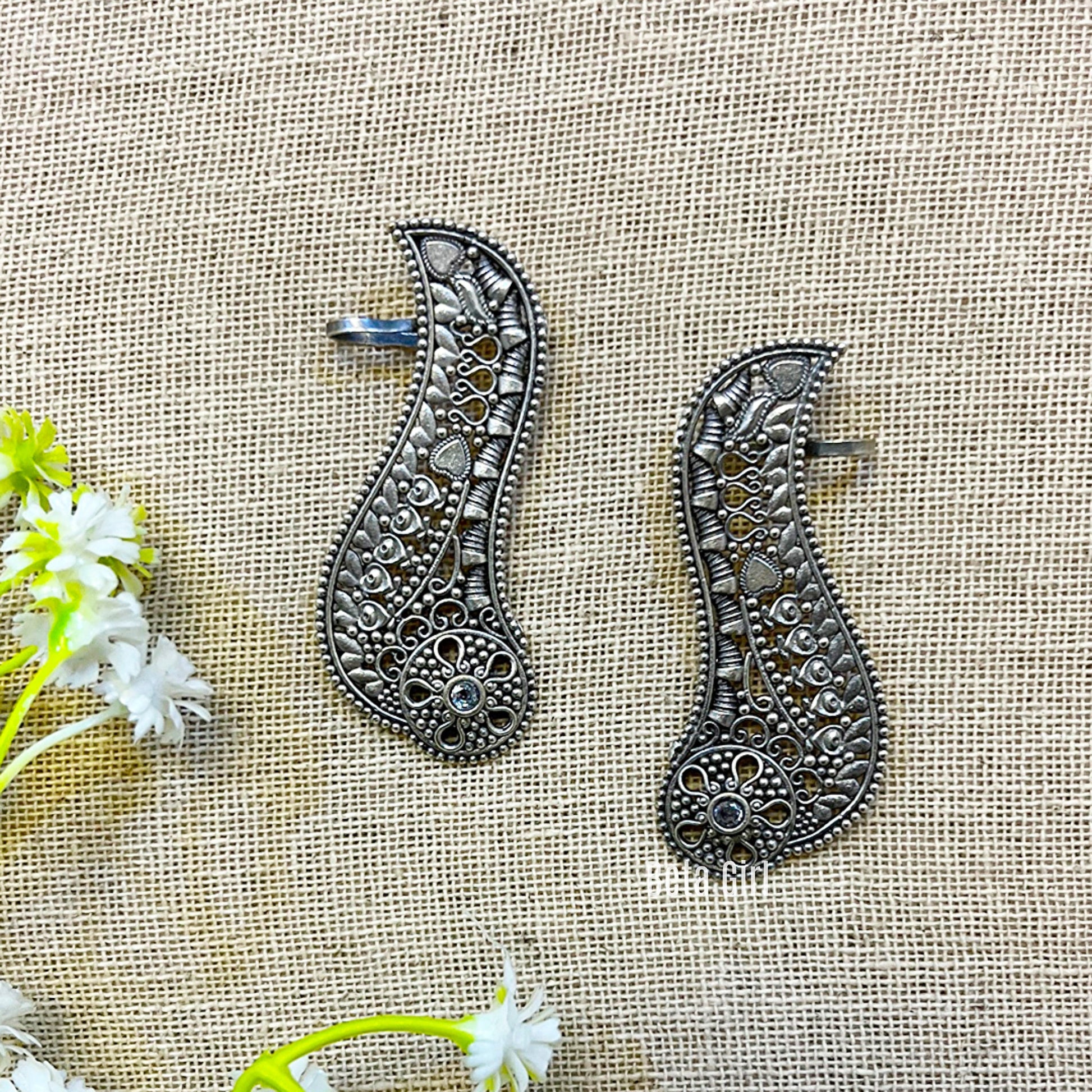 Oxidised Curve Earcuff