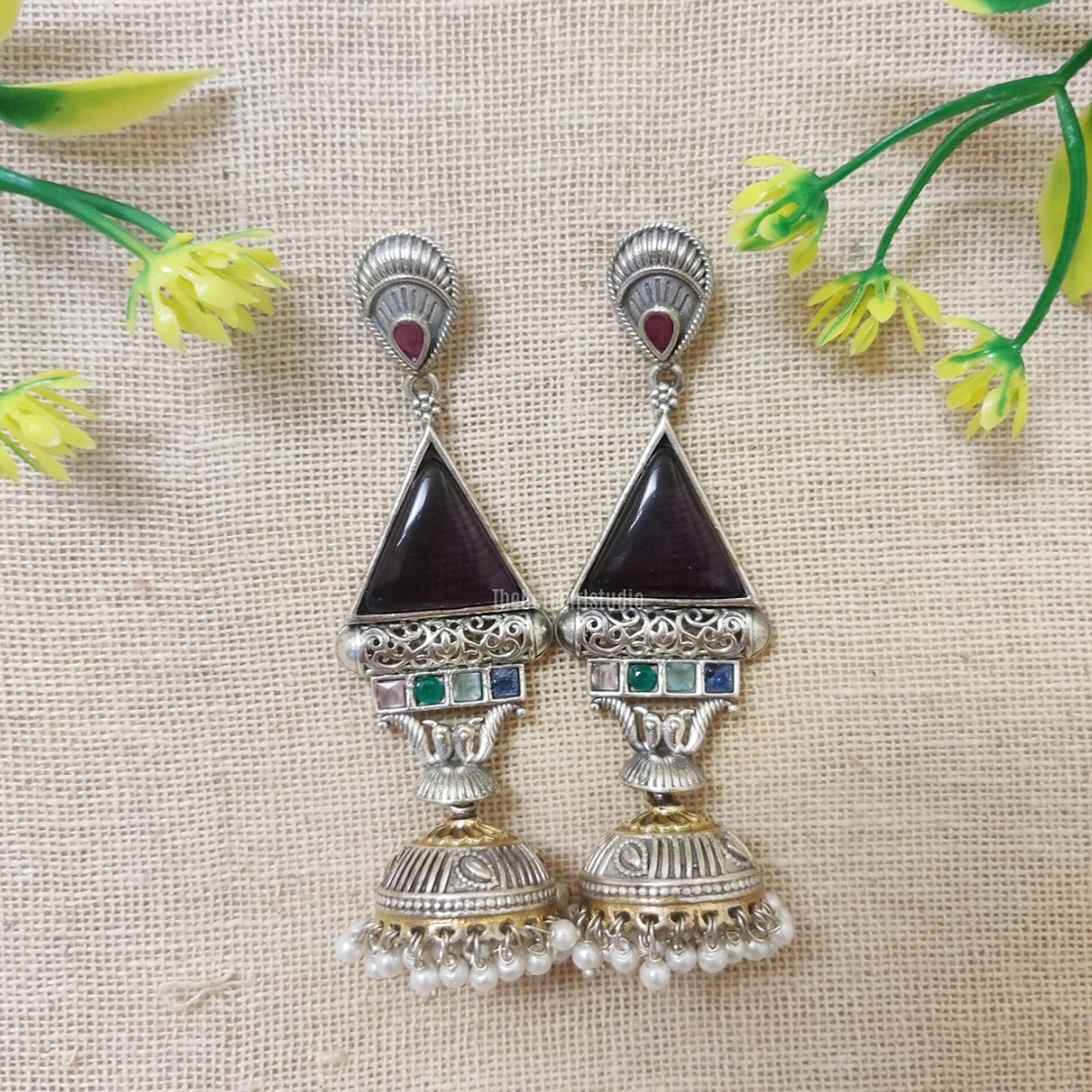 Drop earring with stone
