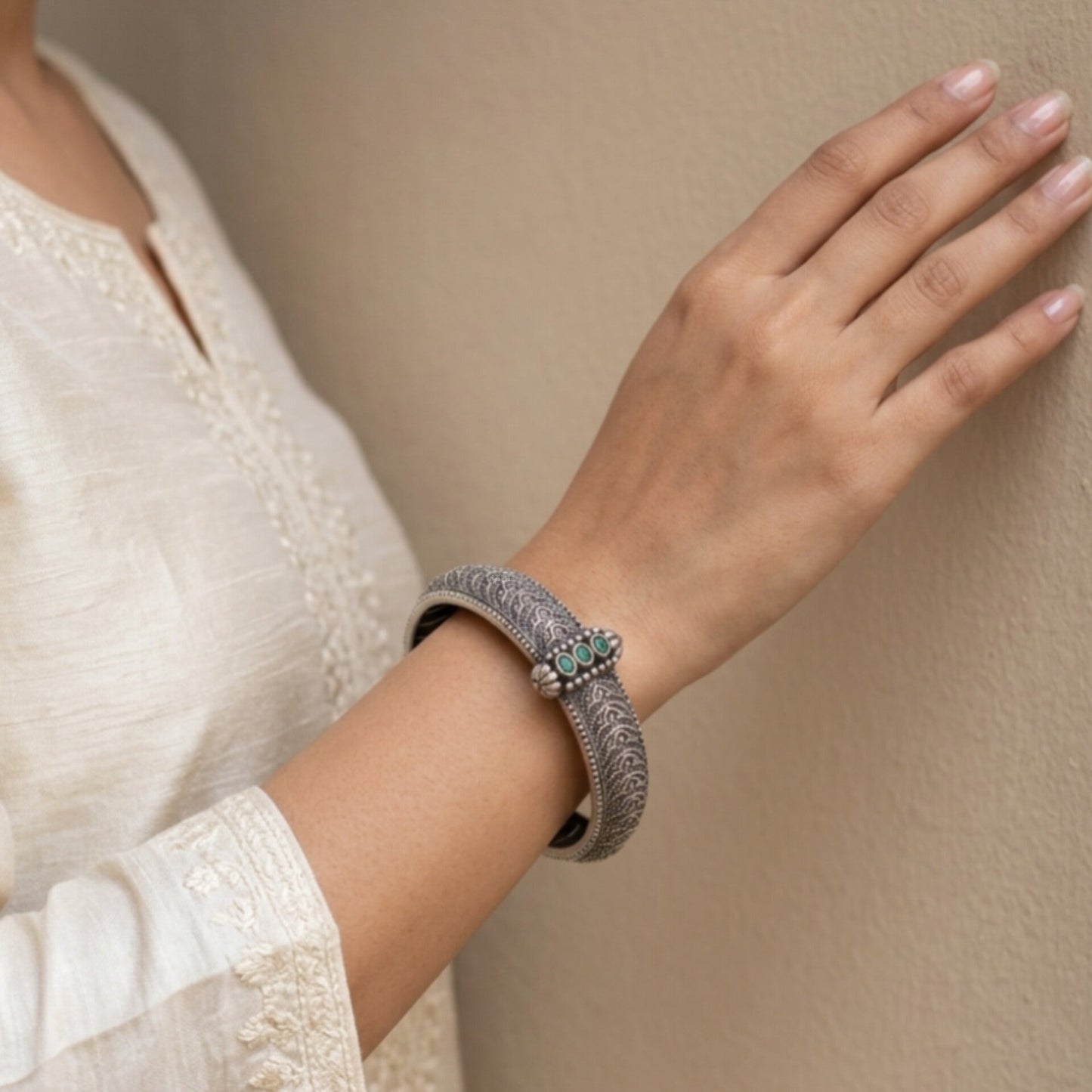 Rosett Silver Look Alike Oxidized Kada