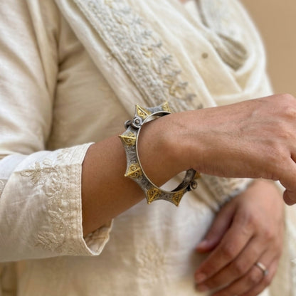 Ashtkon Silver Look Alike Dual Tone Kada