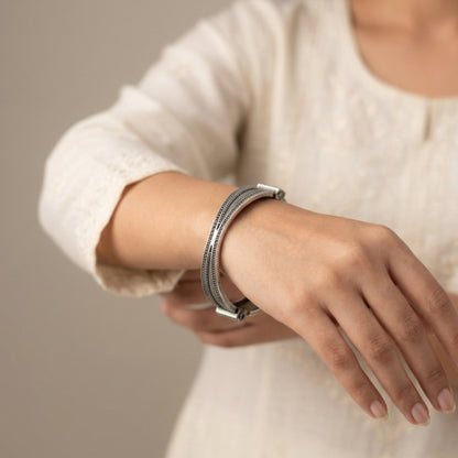 Iaana Silver Look Alike Oxidised Kada