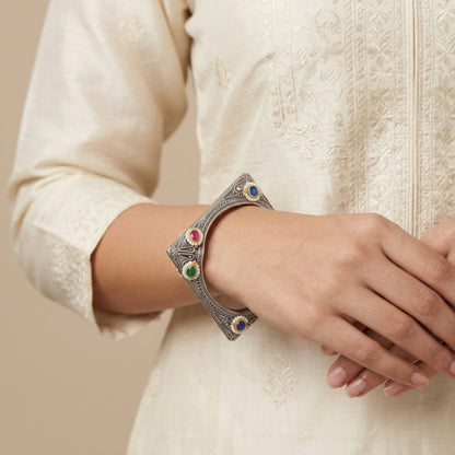 Sqaury Silver Look Alike Kundan Kada