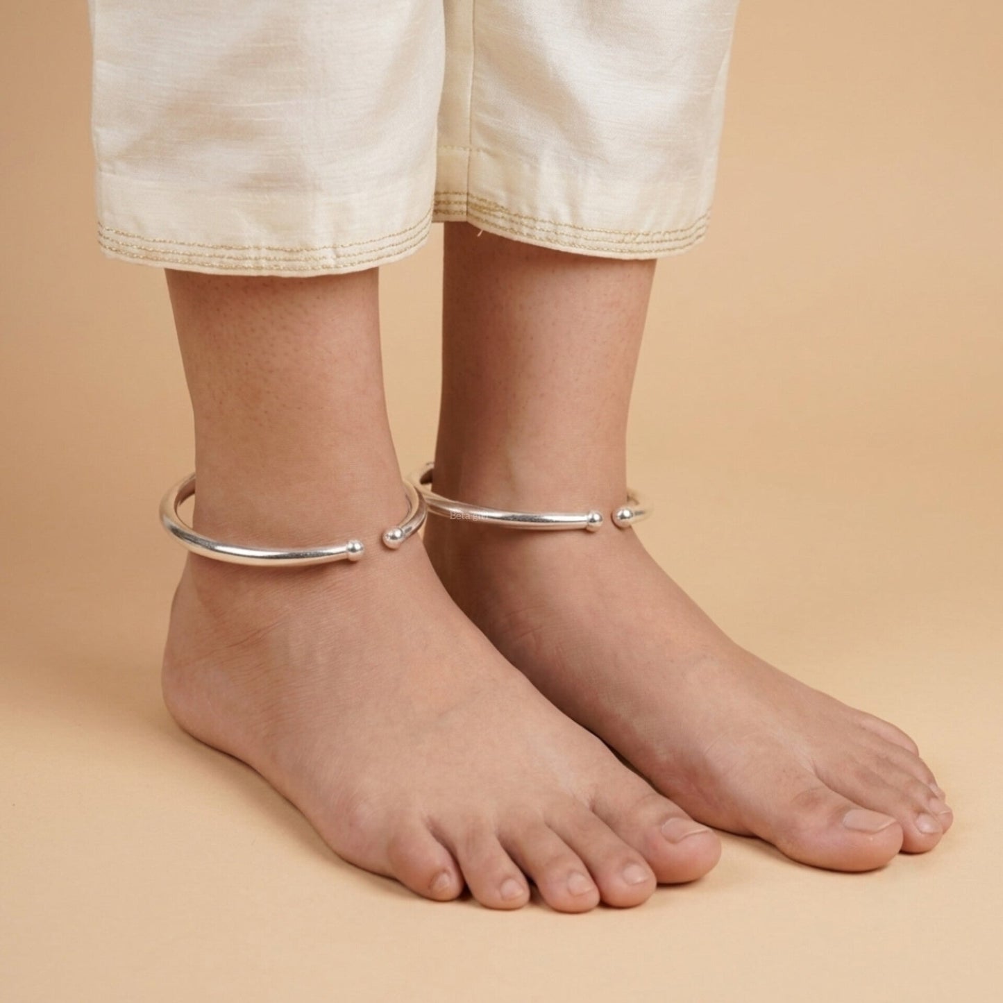 Trinetra Silver Look Alike Leg Kada