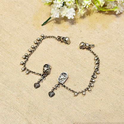 Aster Silver Look Alike Oxidized Earcuff