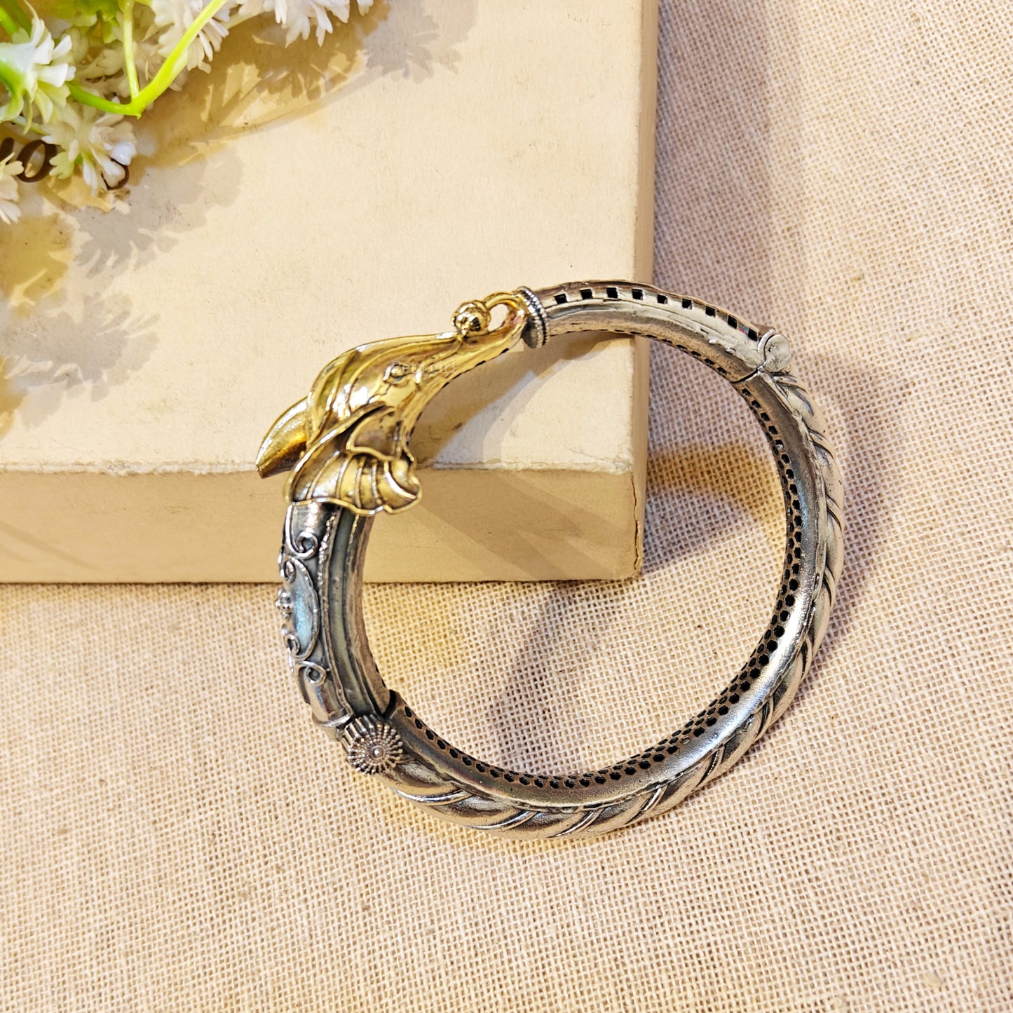 Gaira Silver Look Alike Dual Tone Kada