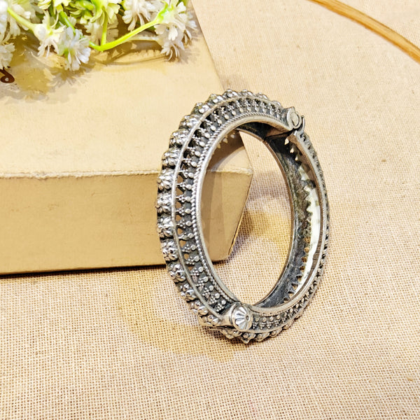 Mahira Silver Look Alike Oxidized Kada