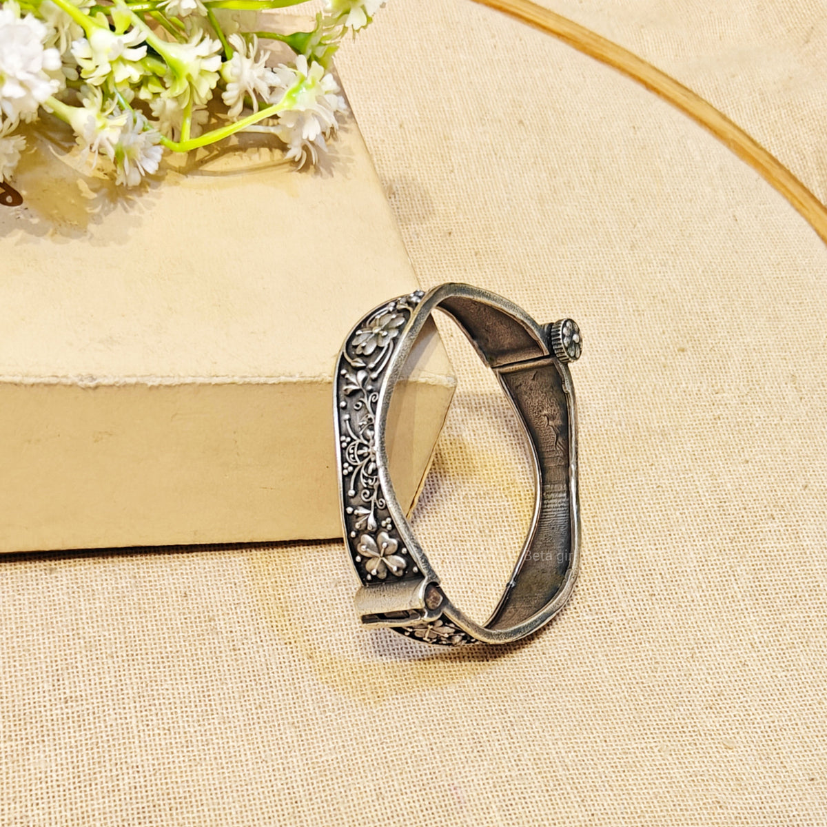 Syra Silver Look Alike Oxidized Kada