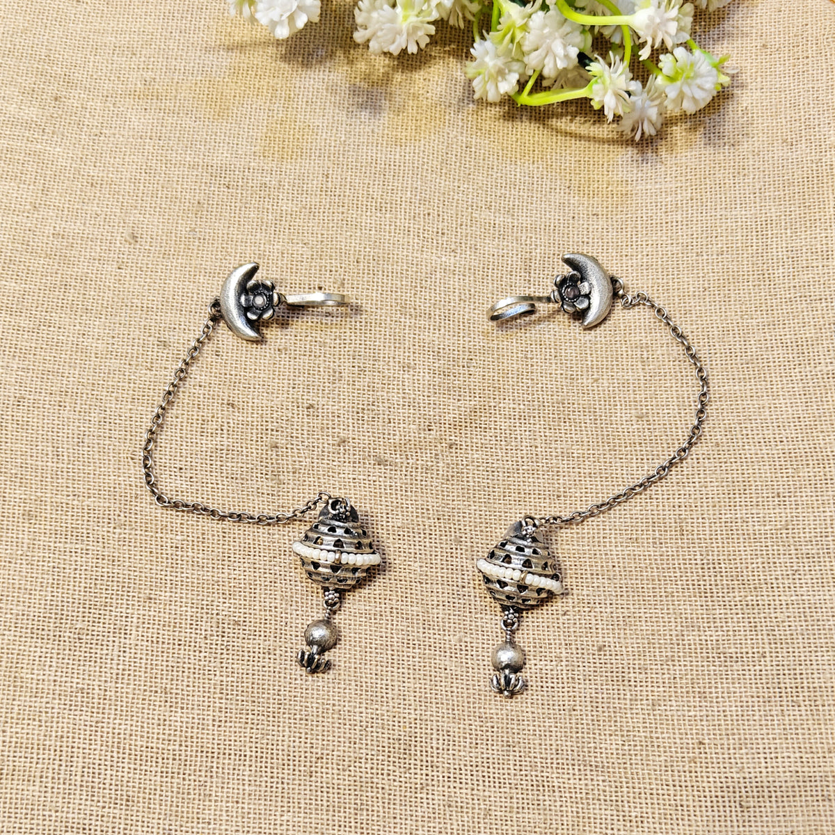 Veda Silver Look Alike Oxidized Earcuff