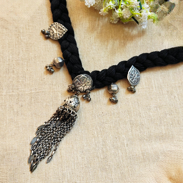 Fiza Silver Look Alike Oxidized Choker