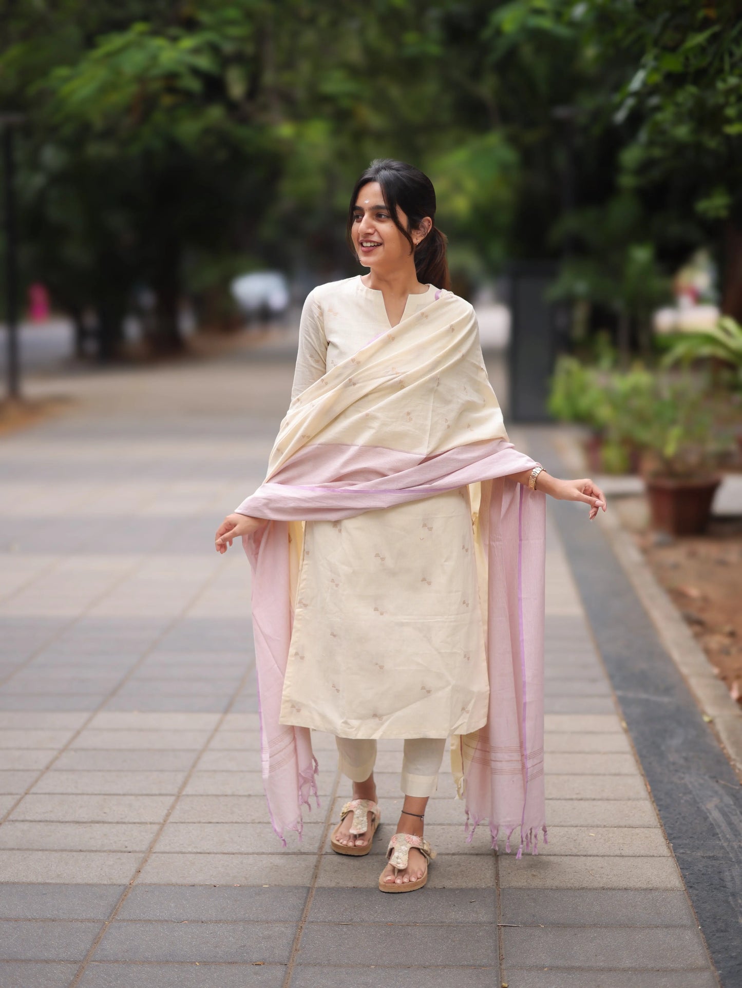 Studio Half White Cotton Kadambari Set