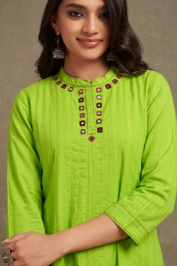 Kairi_Bloom_Cotton_Stand_Collar_Pintuck_Yoke_Anarkali