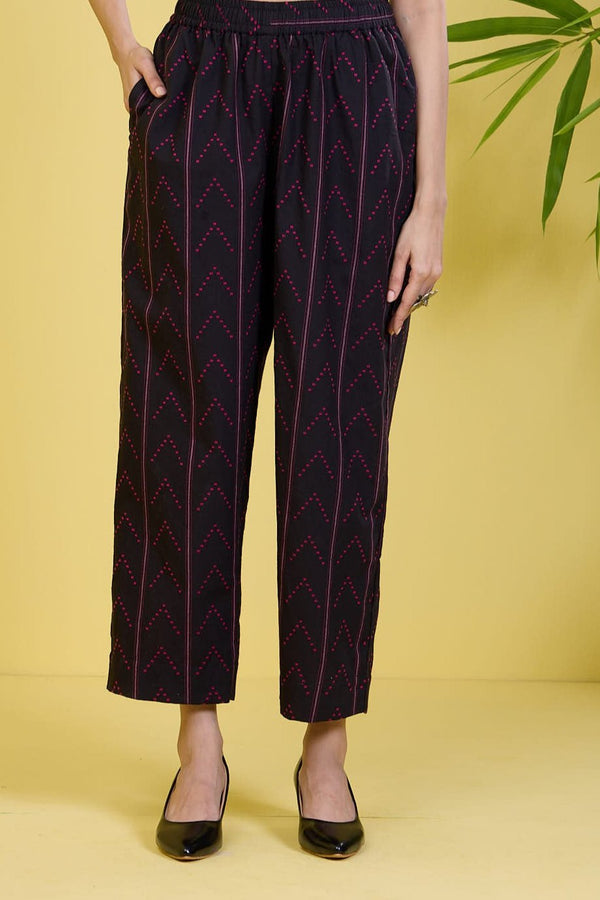 Maati Craft comfort fit ankle length narrow pants  black pink butti