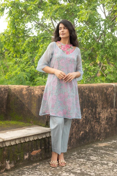 Naomi Kurta Only