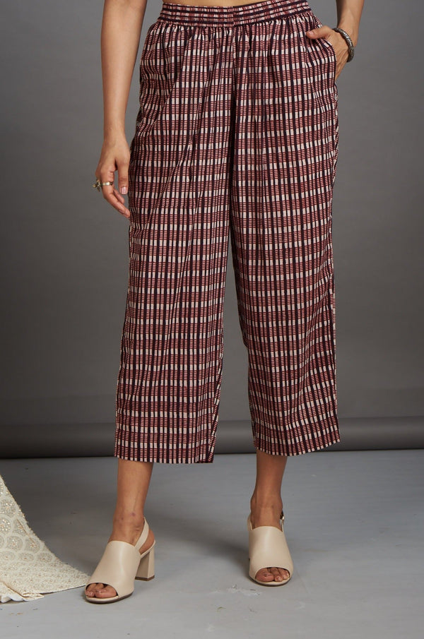 Maati Craft comfort fit ankle length narrow pants  - red and checks