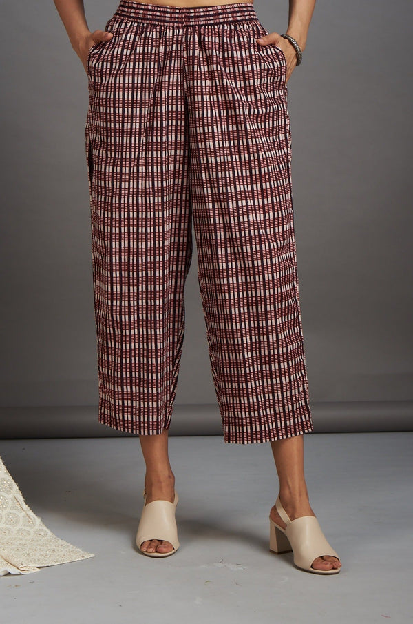 Maati Craft comfort fit ankle length narrow pants  - red and checks