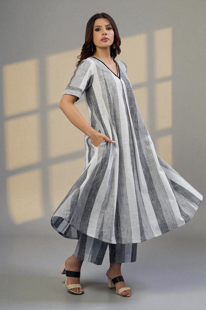 Maati  Co-Ord Set Ash Bands Modern Box Pleated Cotton Kurta & Pants