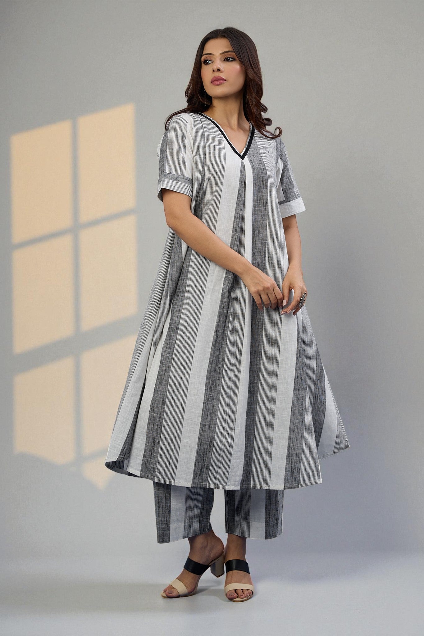 Maati  Co-Ord Set Ash Bands Modern Box Pleated Cotton Kurta & Pants