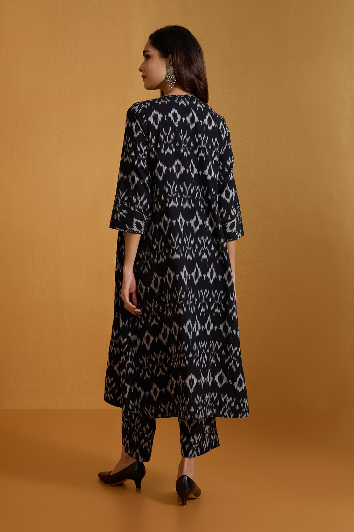Maati Craft Co-ord Set Chalkboard Citrus a-Line Applique Panelled Kurta & Pants