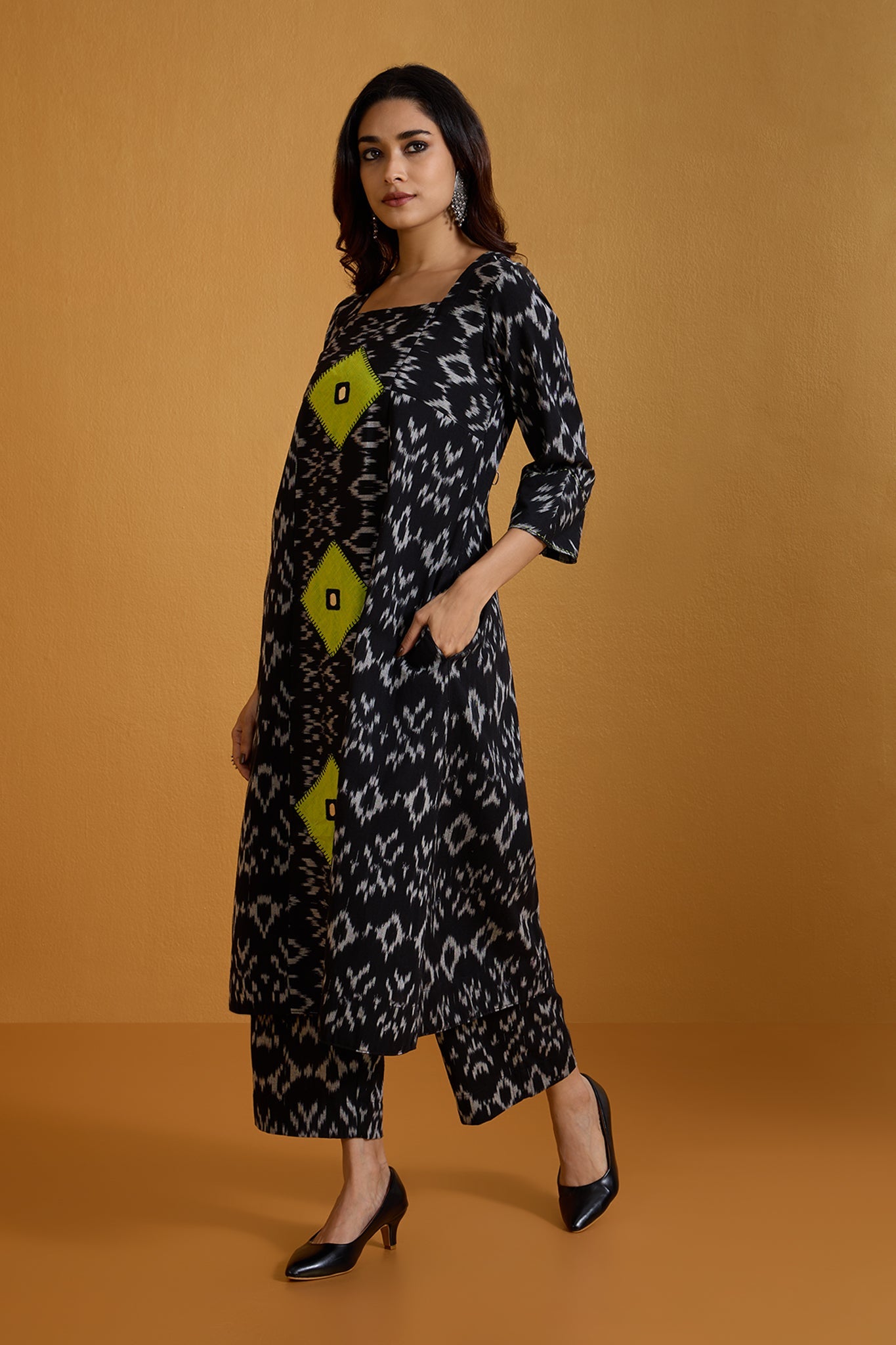 Maati Craft Co-ord Set Chalkboard Citrus a-Line Applique Panelled Kurta & Pants