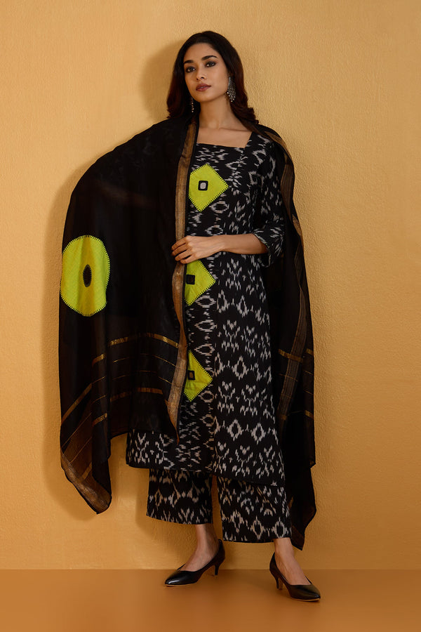 Maati Craft Co-ord Set Chalkboard Citrus a-Line Applique Panelled Kurta & Pants
