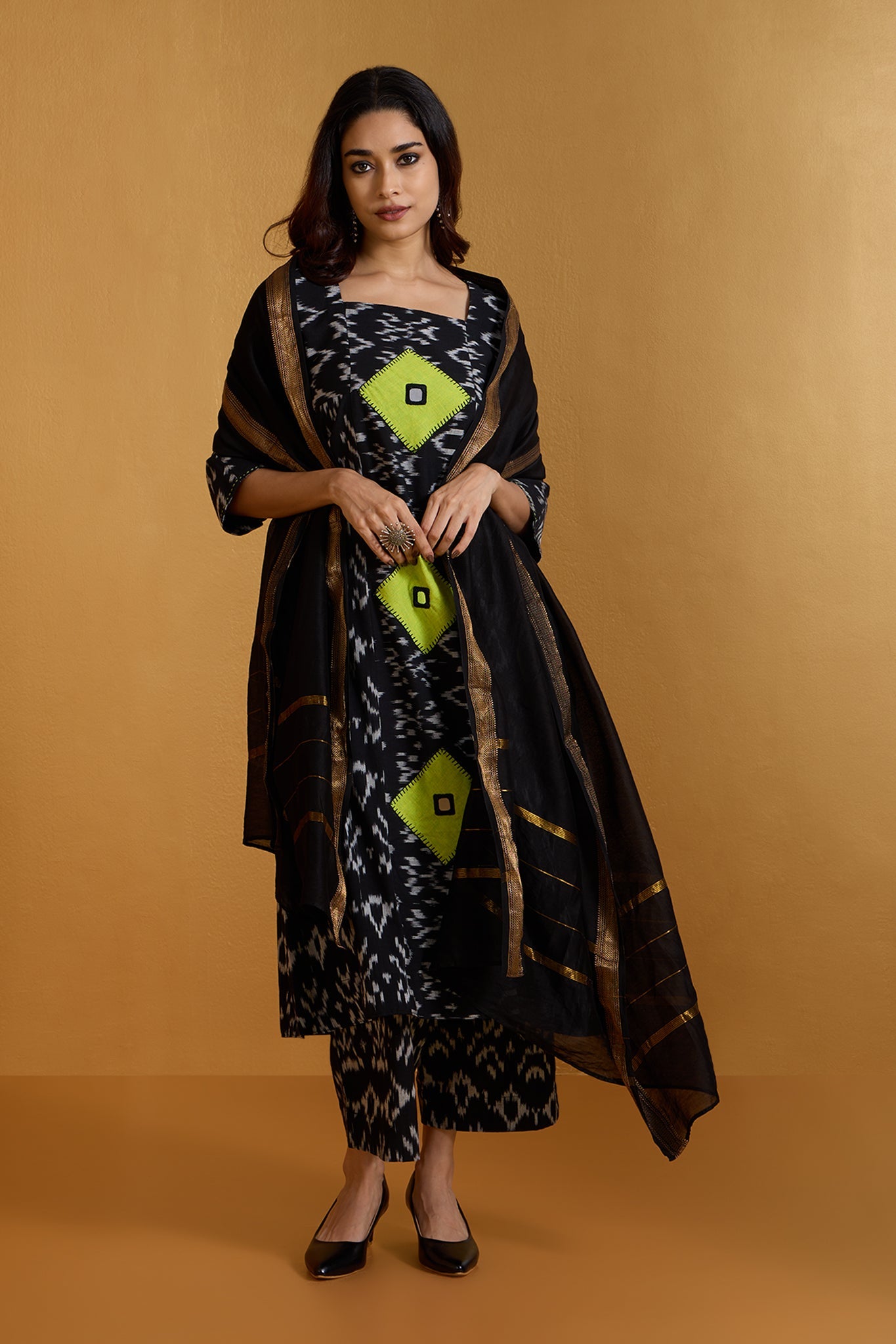 Maati Craft Co-ord Set Chalkboard Citrus a-Line Applique Panelled Kurta & Pants